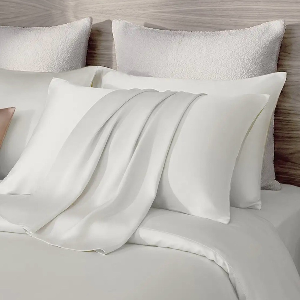 100% Washable Silk Pillowcase
AZAZIE LUXE  Limited Edition
(SET = 2 Pillow Case)